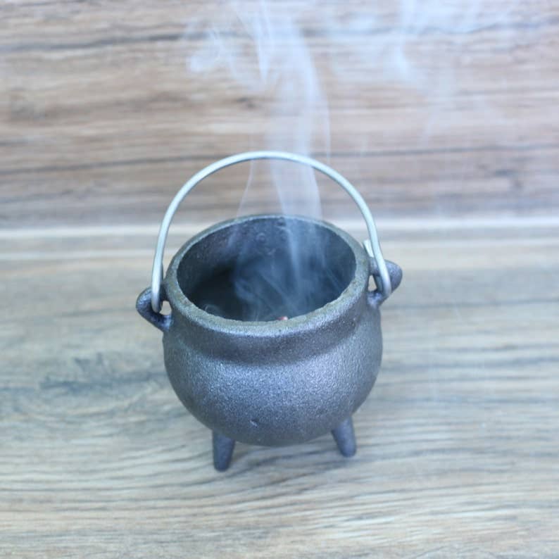 Mini Pentragram Cast Iron Cauldron w/ Lid (3.5 in.)